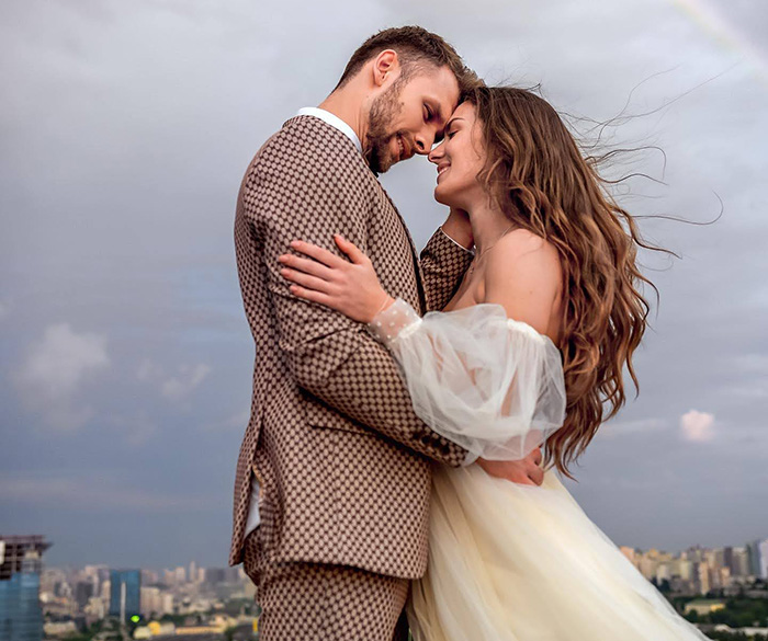 молодожены